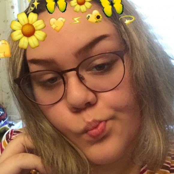 Meet your Posher, Lily - Picture 3 of 8